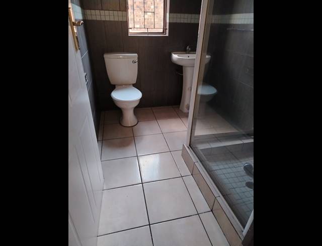 5 BEDROOM APARTMENT BLOCK FOR SALE IN AMAJUBA PARK